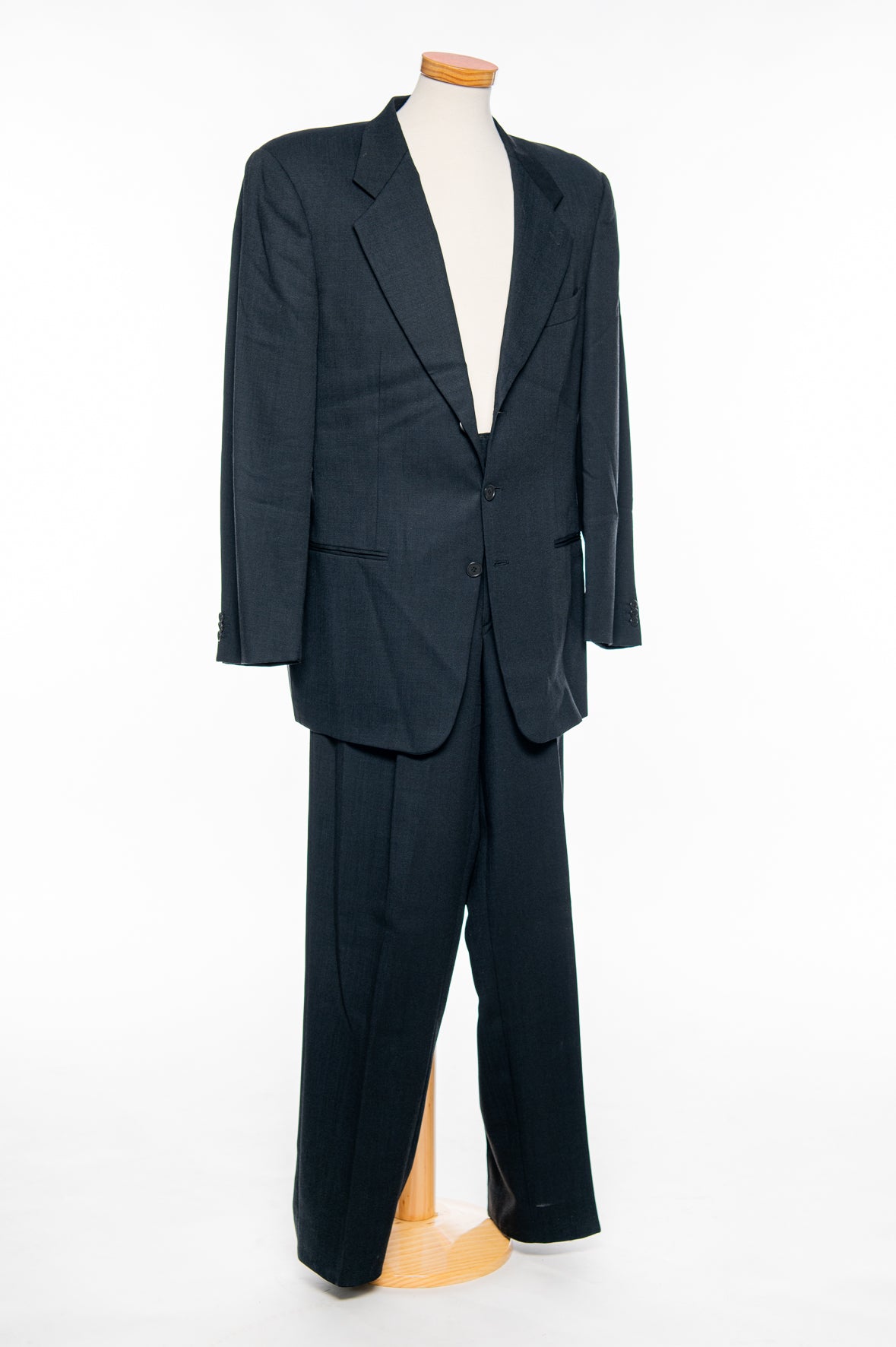 Gebrauchte anzüge verkaufen Clearance